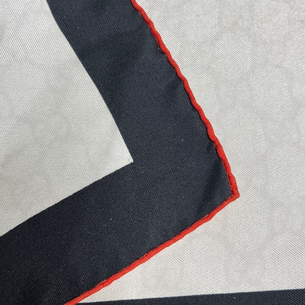 26” Gucci Black Orange White Logo Script Scarf 100% Silk - Picture 3 of 3
